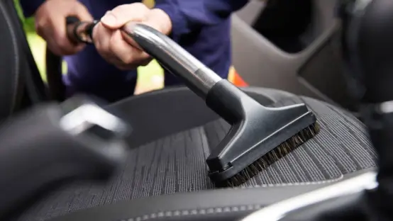 Limpiar la tapicería del coche: método práctico