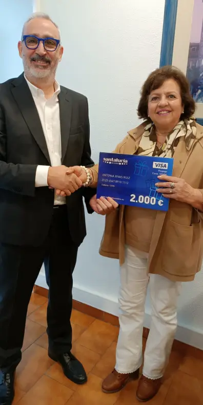 Antonia Rivas, ganadora por su participación en la acción comercial ‘Vive la primavera’ Granada