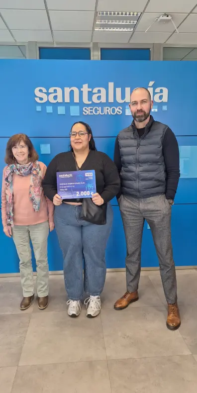 Stephany A. Bravo, ganadora por su participación en la acción comercial ‘Vive el Verano Carballo y Cee’
