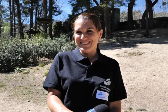 Imagen de Zuriñe Rodríguez en exterior durante una jornada de entrenamiento vinculada al Desafío SANTALUCÍA Seniors, programa que promueve el envejecimiento activo a través del deporte