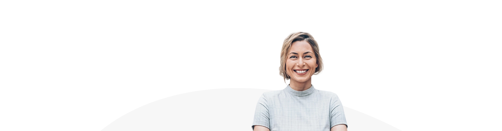 Persona sonriendo en primer plano como representación de bienestar y cuidado dental en el Seguro Dental de Santalucía