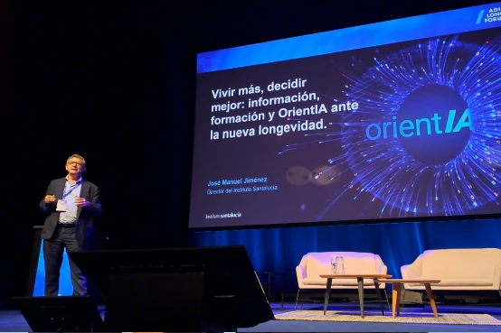Ponencia sobre OrientIA durante el Adinberri Longevity Forum, con una presentación dedicada a información, formación y planificación ante la longevidad